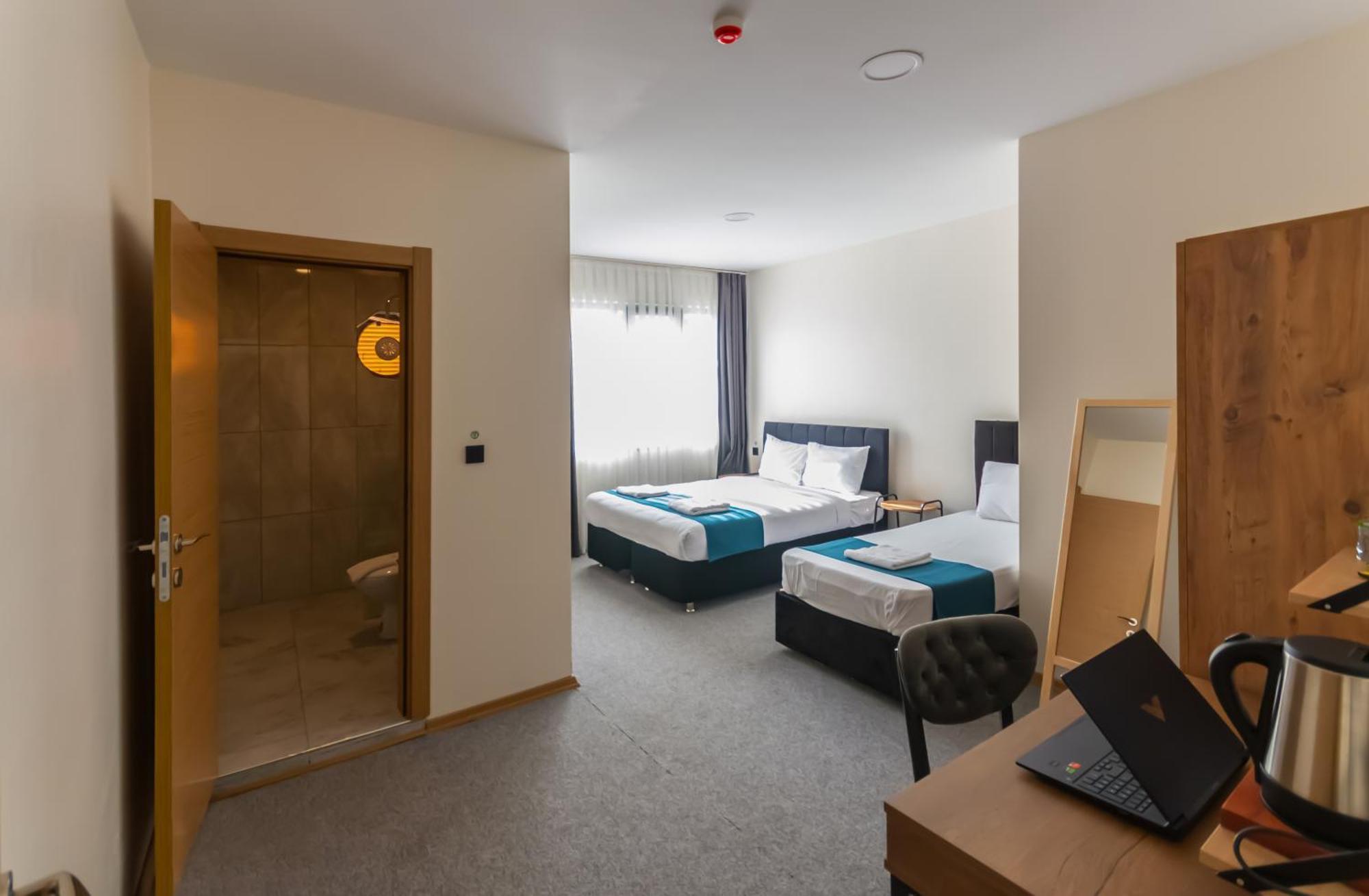 Hotel New Garden Airport 3*