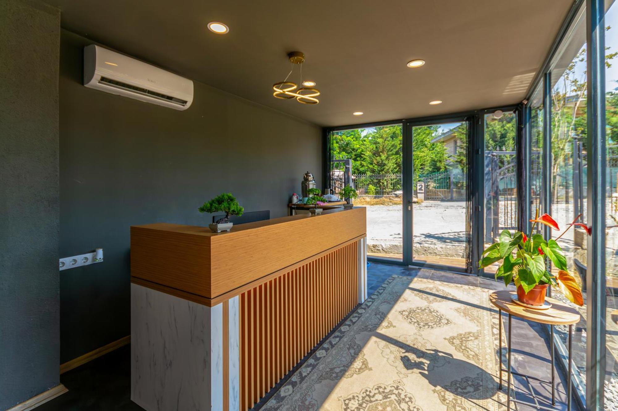 Hotel New Garden Airport 3*
