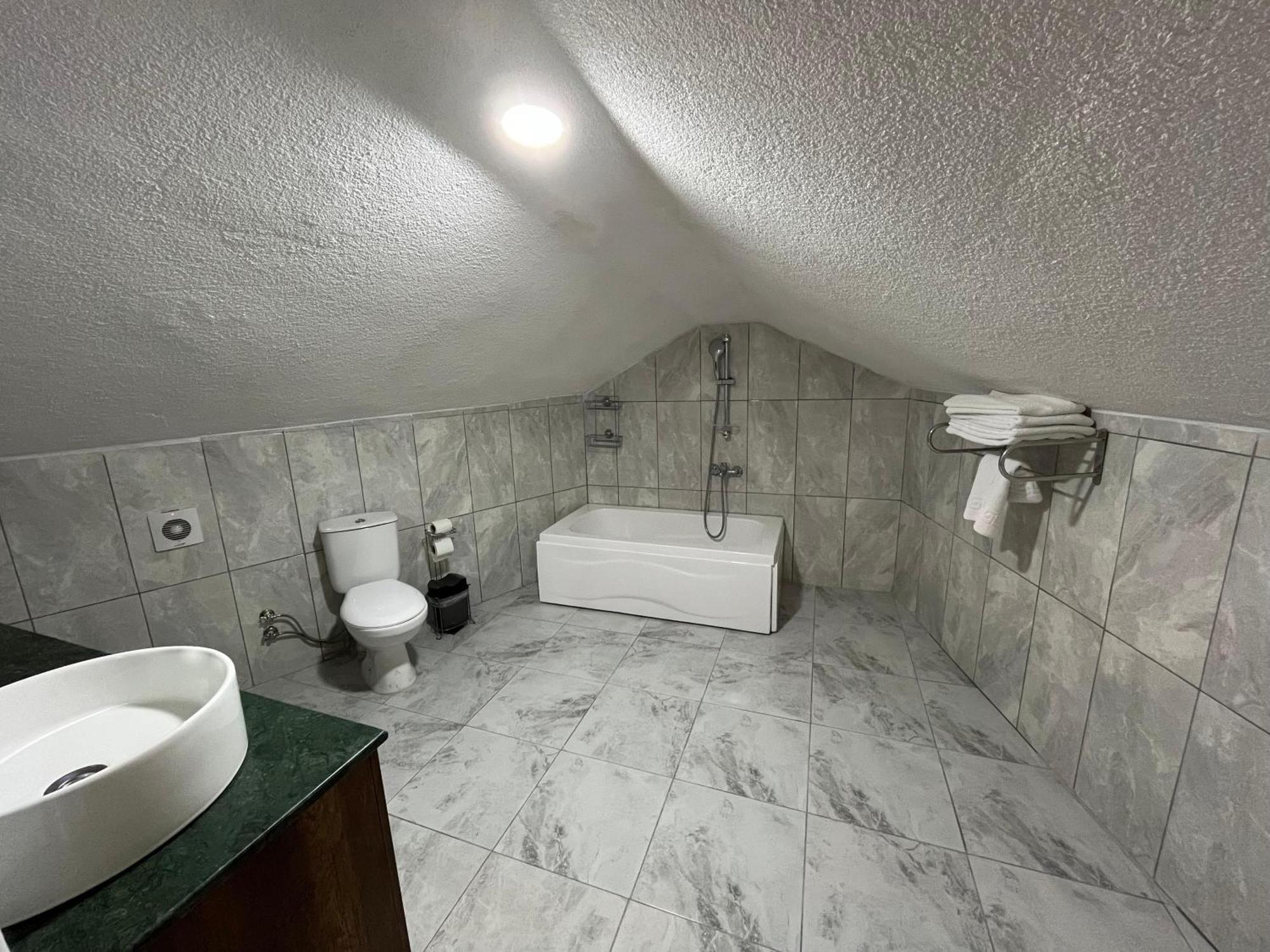 New Garden Airport Hotel 3*